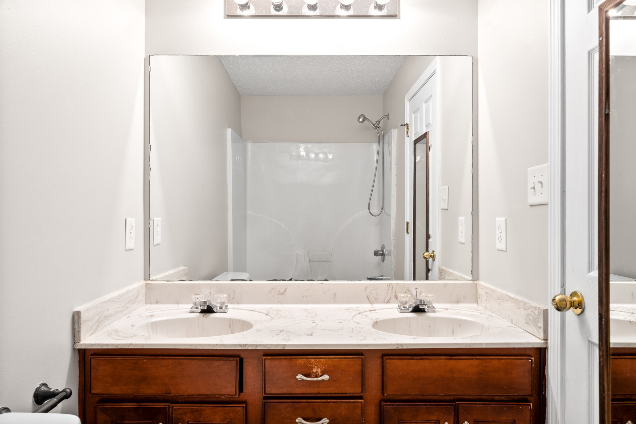 103 Meridians Way Oak Grove, KY 42262 - Photo 19 of 32 a bathroom with a sink and a mirror