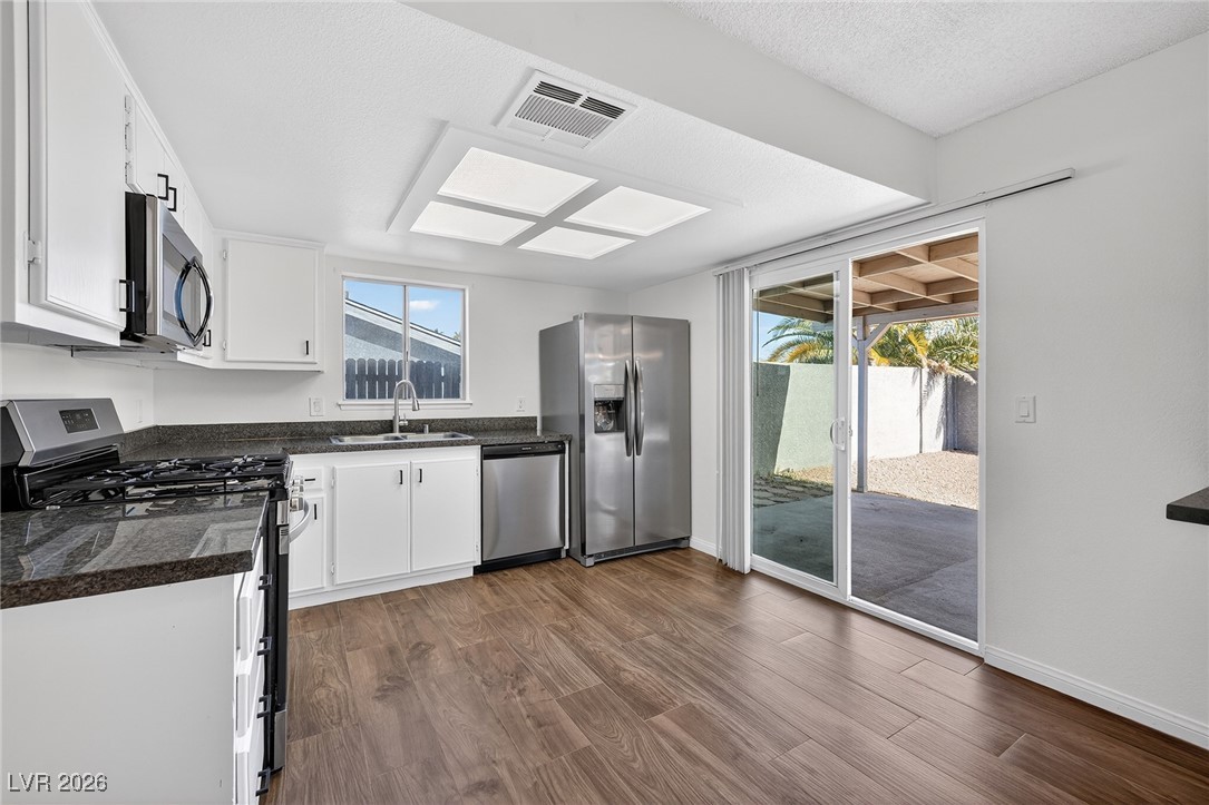 616 Hidden Valley Drive Henderson, NV 89002 - Photo 5 of 34