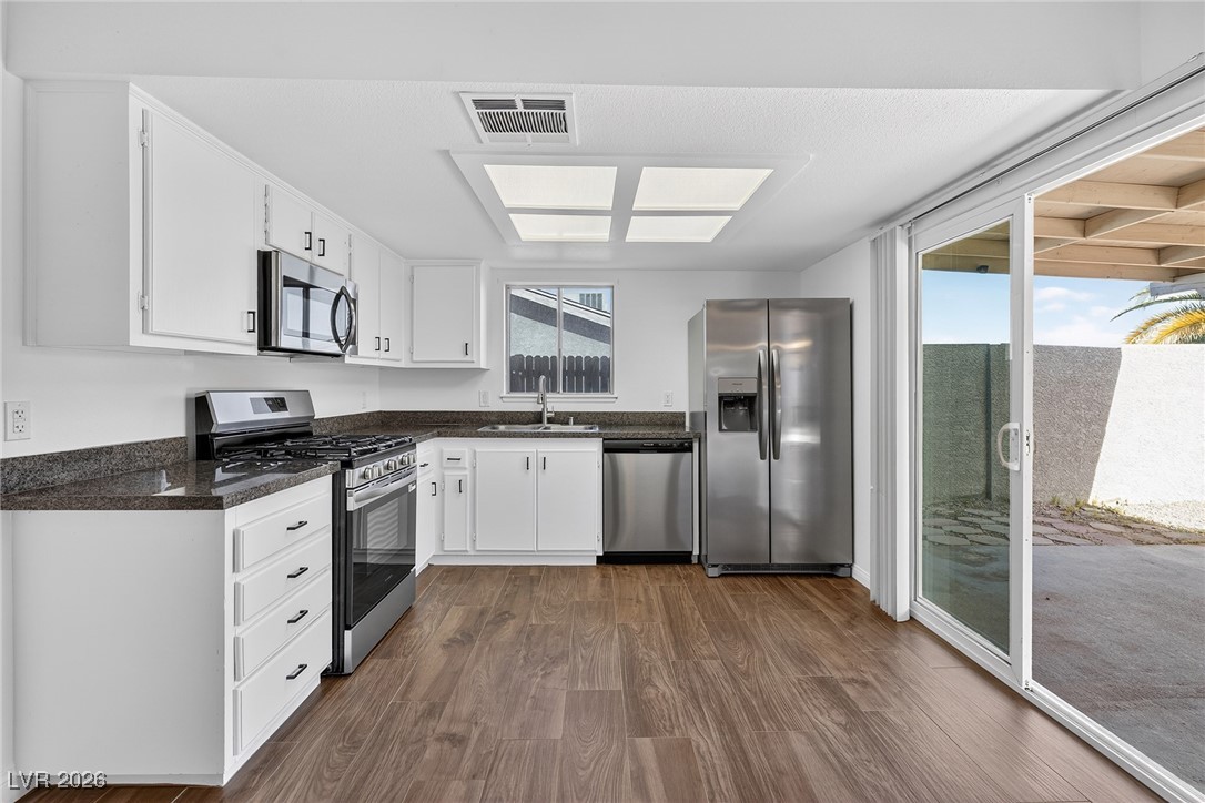 616 Hidden Valley Drive Henderson, NV 89002 - Photo 10 of 34