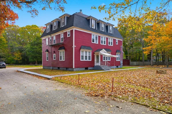 $1,875 | 221 Lake Avenue South, Unit 1C, Nesconset, NY 11767