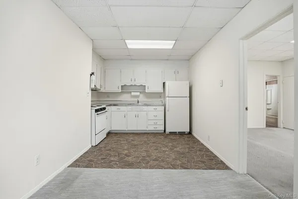 $1,875 | 221 Lake Avenue South, Unit 1C, Nesconset, NY 11767