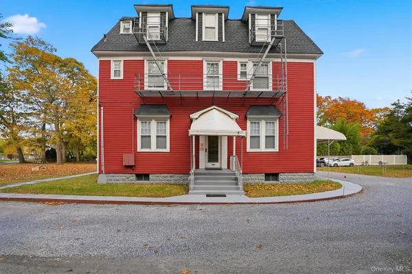 $1,875 | 221 Lake Avenue South, Unit 1C, Nesconset, NY 11767