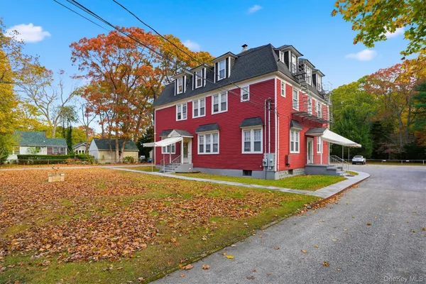 $1,875 | 221 Lake Avenue South, Unit 1C, Nesconset, NY 11767