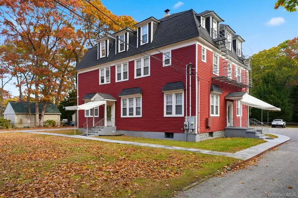 $1,875 | 221 Lake Avenue South, Unit 1C, Nesconset, NY 11767