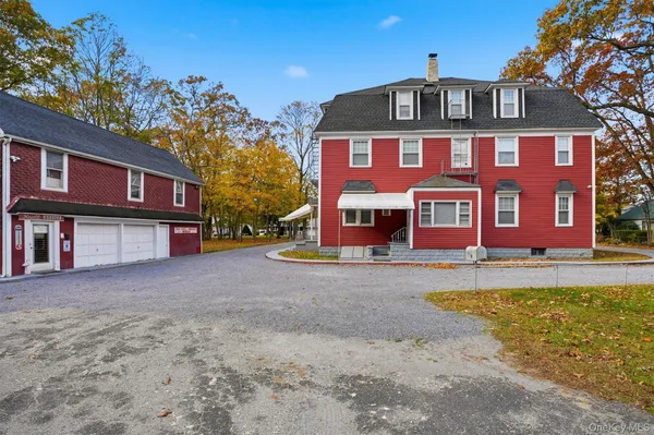 $1,875 | 221 Lake Avenue South, Unit 1C, Nesconset, NY 11767