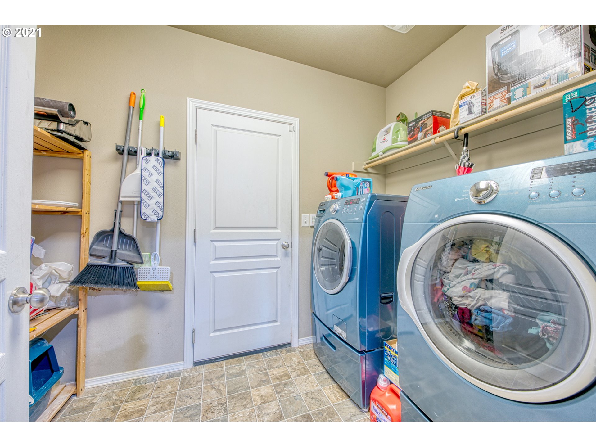 1962 Adelman Loop Eugene, OR 97402 - Photo 8 of 22 a utility room with dryer and washer
