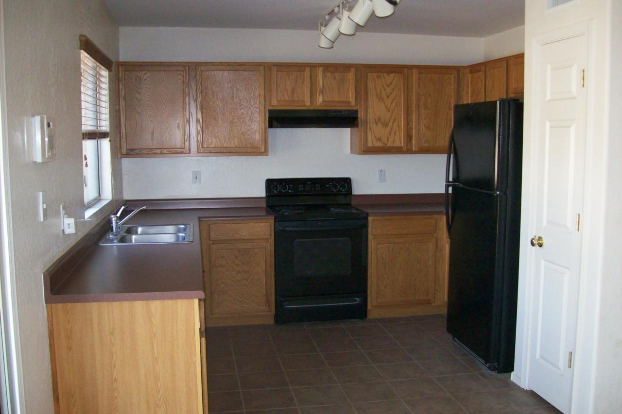 14750 West Calavar Road Surprise, AZ 85379 - Photo 3 of 7 Kitchen with Appliances