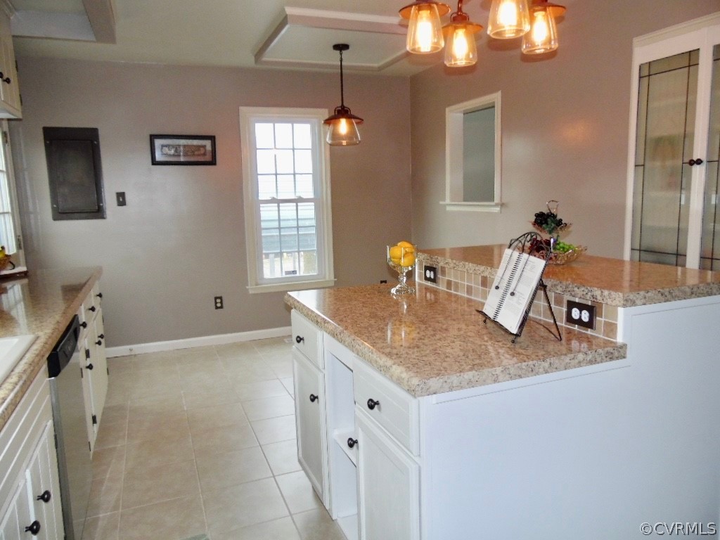 7760 Drexelbrook Road Chesterfield, VA 23832 - Photo 10 of 24 a bathroom with a sink vanity and mirror