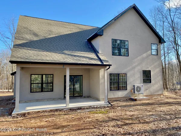 $585,000 | 1109 North Rocky Mountain Drive, Effort, PA 18330