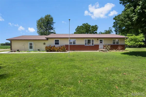 $225,000 | 1610 State Highway West, Oran, MO 63771