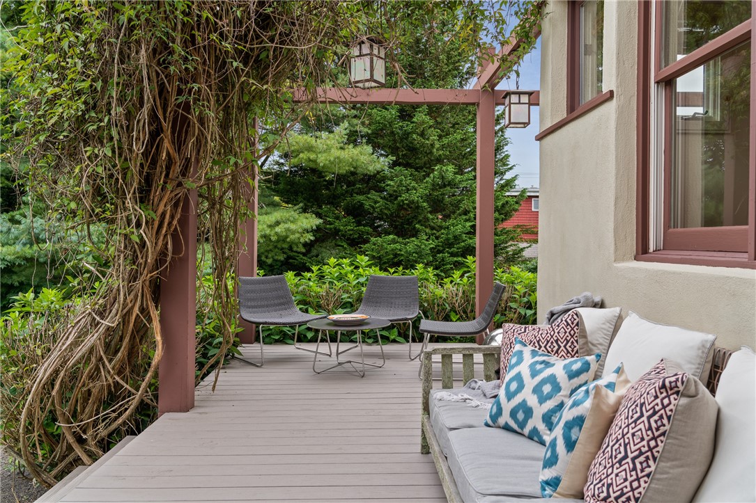 175 Ruggles Avenue Newport, RI 02840 - Photo 4 of 33