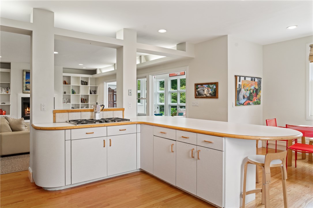 175 Ruggles Avenue Newport, RI 02840 - Photo 6 of 33
