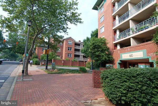 $3,000 | 610 North West Street, Unit 305, Alexandria, VA 22314