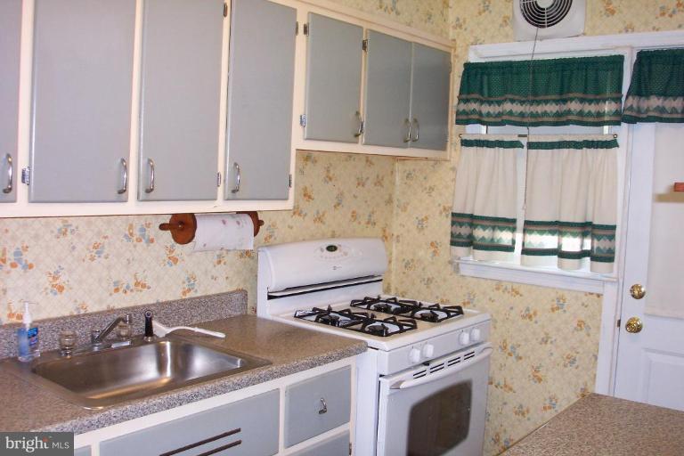 2120 Redthorn Road Middle River, MD 21220 - Photo 4 of 12 Kitchen