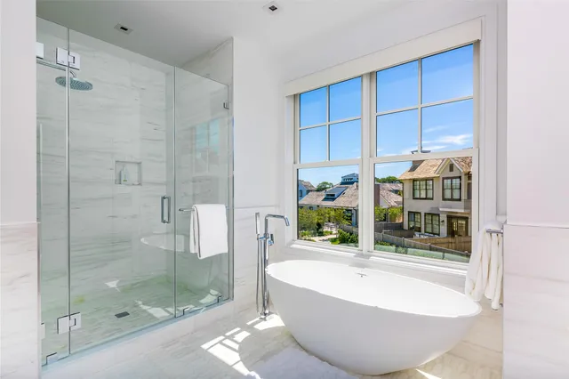 $3,900,000 | 1 Spruce Court, Water Mill, NY 11976