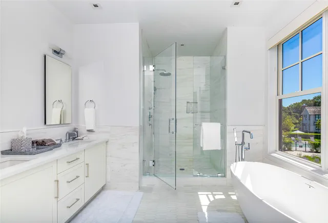 $3,900,000 | 1 Spruce Court, Water Mill, NY 11976