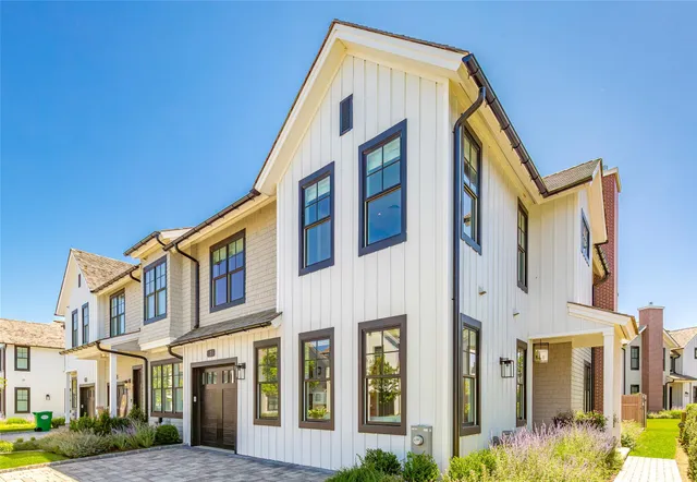 $3,900,000 | 1 Spruce Court, Water Mill, NY 11976