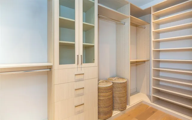 $3,900,000 | 1 Spruce Court, Water Mill, NY 11976