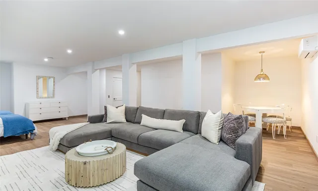 $3,900,000 | 1 Spruce Court, Water Mill, NY 11976