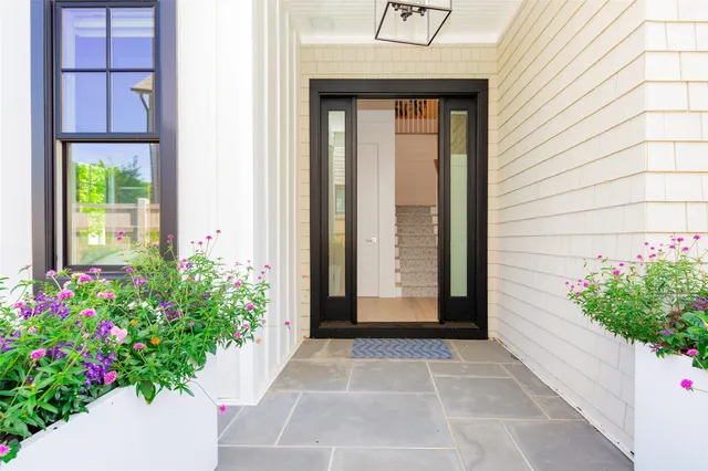 $3,900,000 | 1 Spruce Court, Water Mill, NY 11976