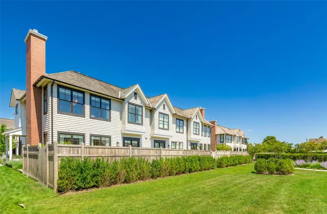 $3,900,000 | 1 Spruce Court, Water Mill, NY 11976