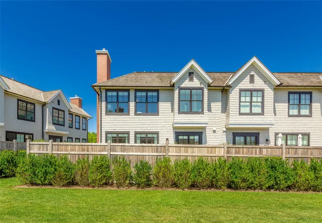 $3,900,000 | 1 Spruce Court, Water Mill, NY 11976