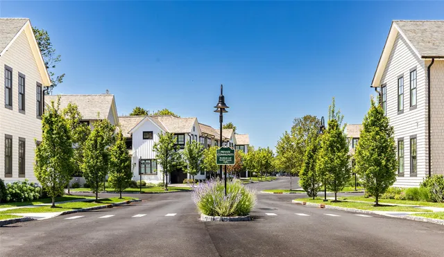 $3,900,000 | 1 Spruce Court, Water Mill, NY 11976