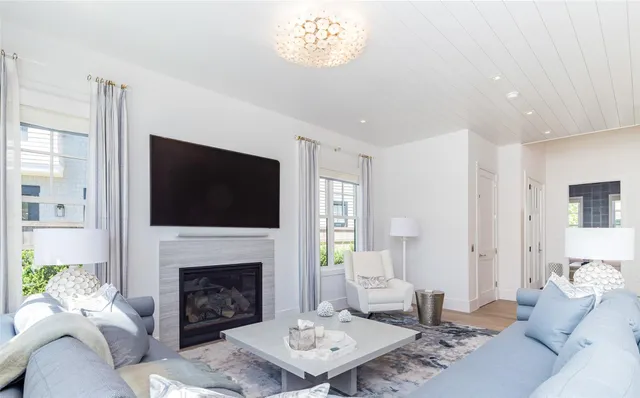 $3,900,000 | 1 Spruce Court, Water Mill, NY 11976