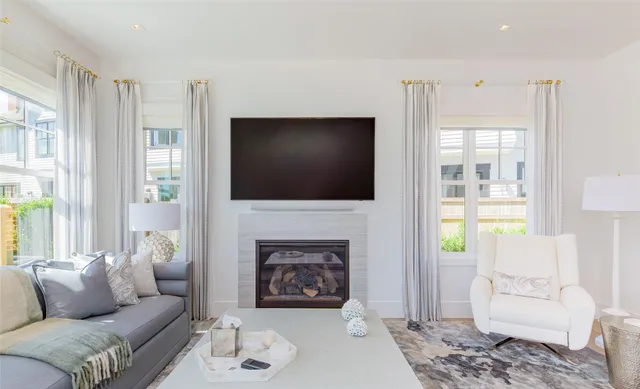 $3,900,000 | 1 Spruce Court, Water Mill, NY 11976