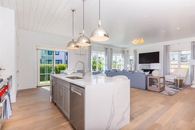 $3,900,000 | 1 Spruce Court, Water Mill, NY 11976