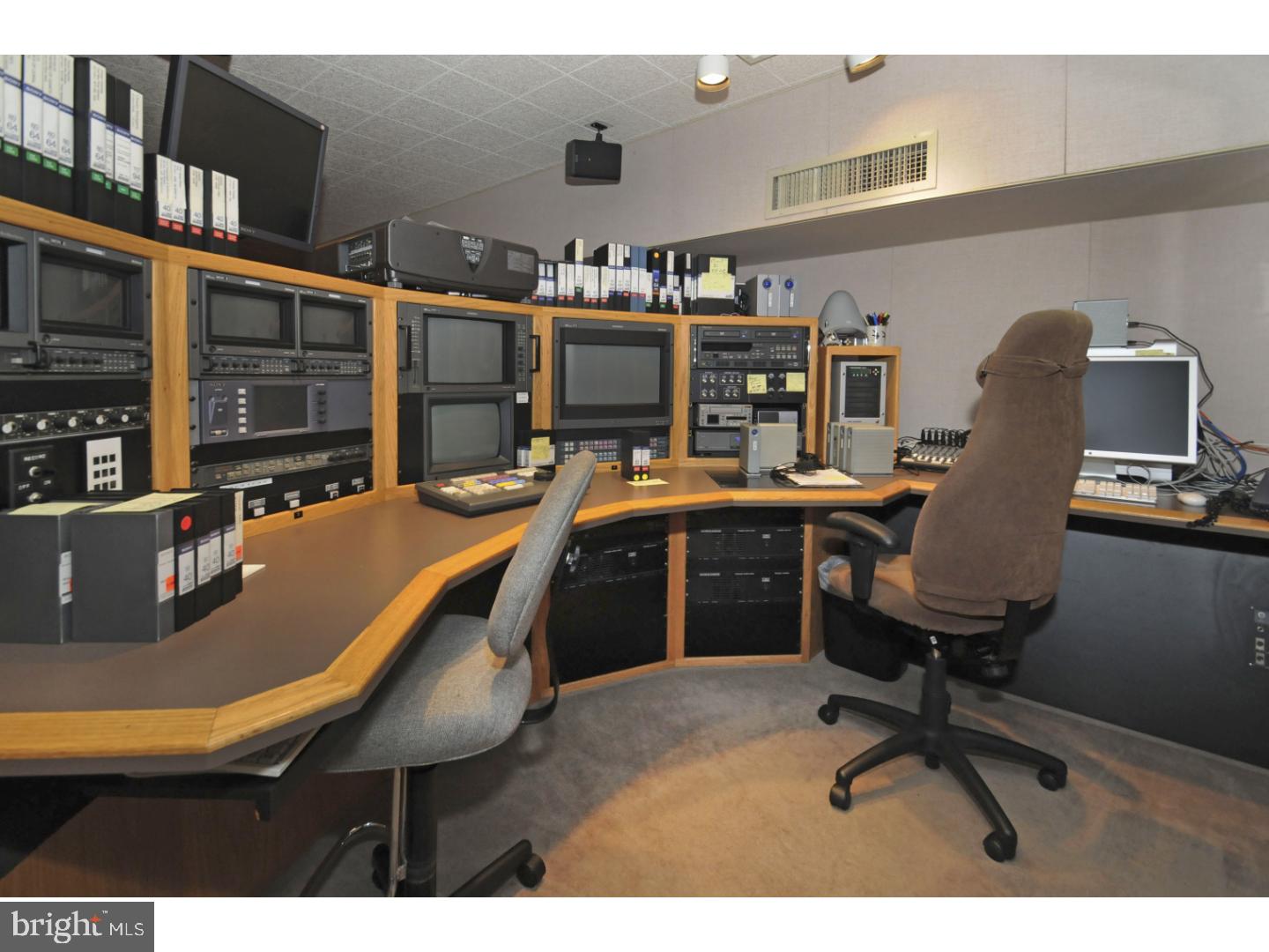 2860 Paper Mill Road Huntingdon Valley, PA 19006 - Photo 18 of 25