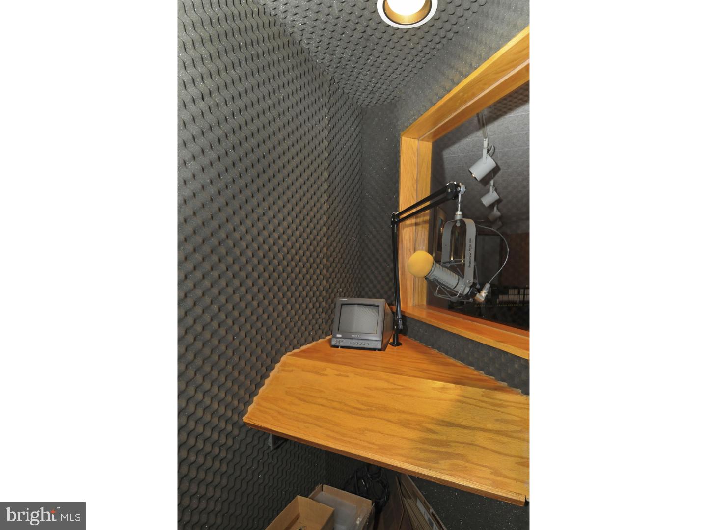 2860 Paper Mill Road Huntingdon Valley, PA 19006 - Photo 20 of 25