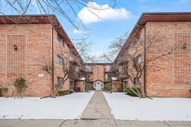 $225,000 | 5819 West Higgins Avenue, Unit 2D, Chicago, IL 60630