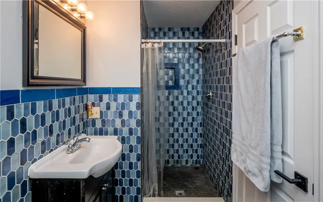 $450,000 | 83 Valley Lane, Portsmouth, RI 02871