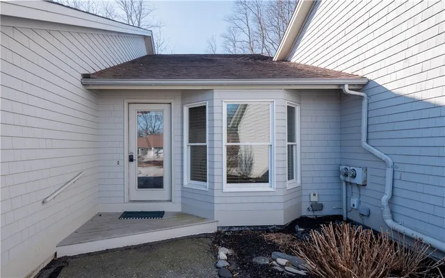 $450,000 | 83 Valley Lane, Portsmouth, RI 02871