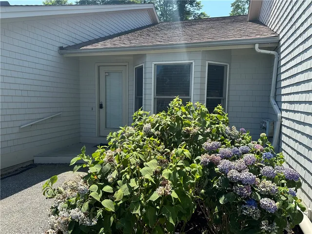 $450,000 | 83 Valley Lane, Portsmouth, RI 02871