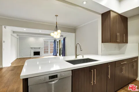 $1,200,000 | 1260 South Beverly Glen Boulevard, Unit 304, Los Angeles, CA 90024