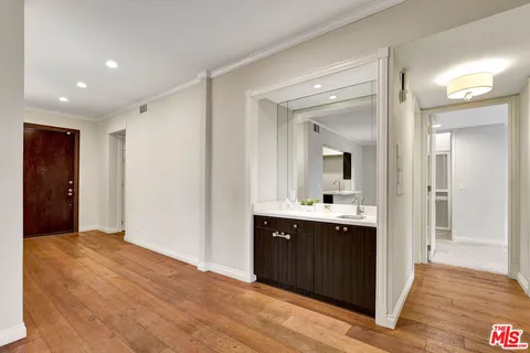 $1,200,000 | 1260 South Beverly Glen Boulevard, Unit 304, Los Angeles, CA 90024