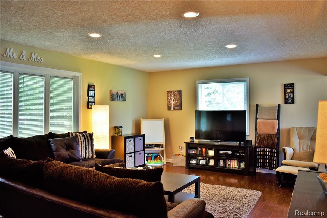 4731 Rosedale Court Clarkston, MI 48348 - Photo 8 of 49 DSC_0427 (2).JPG
