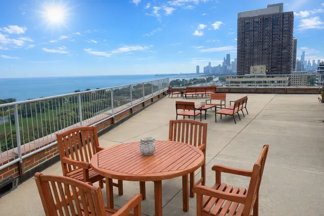 $299,000 | 3100 North Lake Shore Drive, Unit 301, Chicago, IL 60657