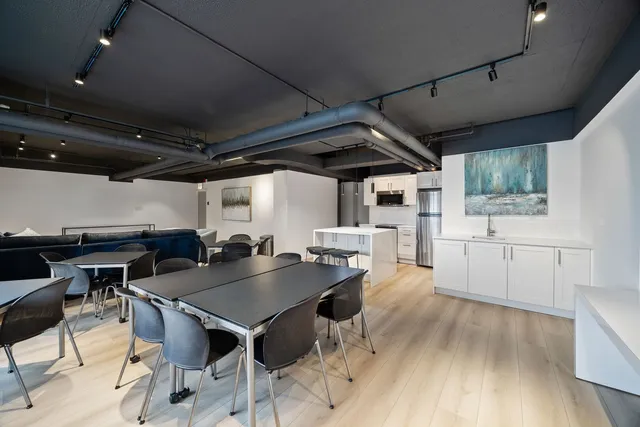 $299,000 | 3100 North Lake Shore Drive, Unit 301, Chicago, IL 60657