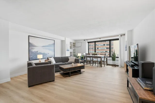 $299,000 | 3100 North Lake Shore Drive, Unit 301, Chicago, IL 60657