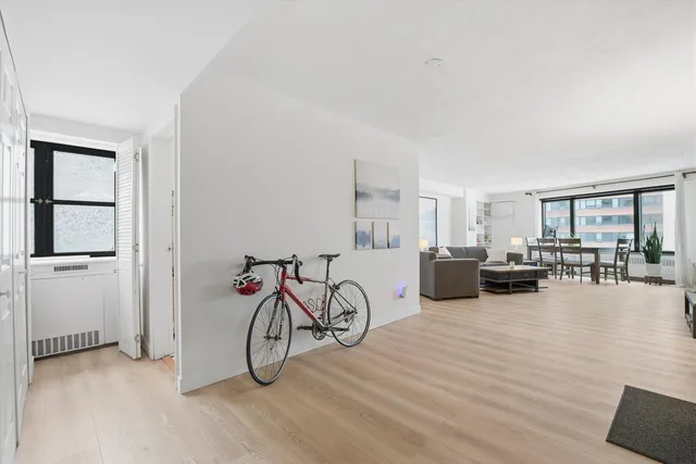 $299,000 | 3100 North Lake Shore Drive, Unit 301, Chicago, IL 60657