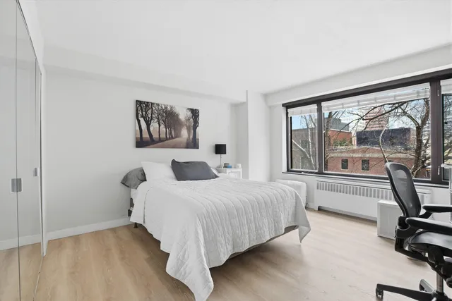 $299,000 | 3100 North Lake Shore Drive, Unit 301, Chicago, IL 60657