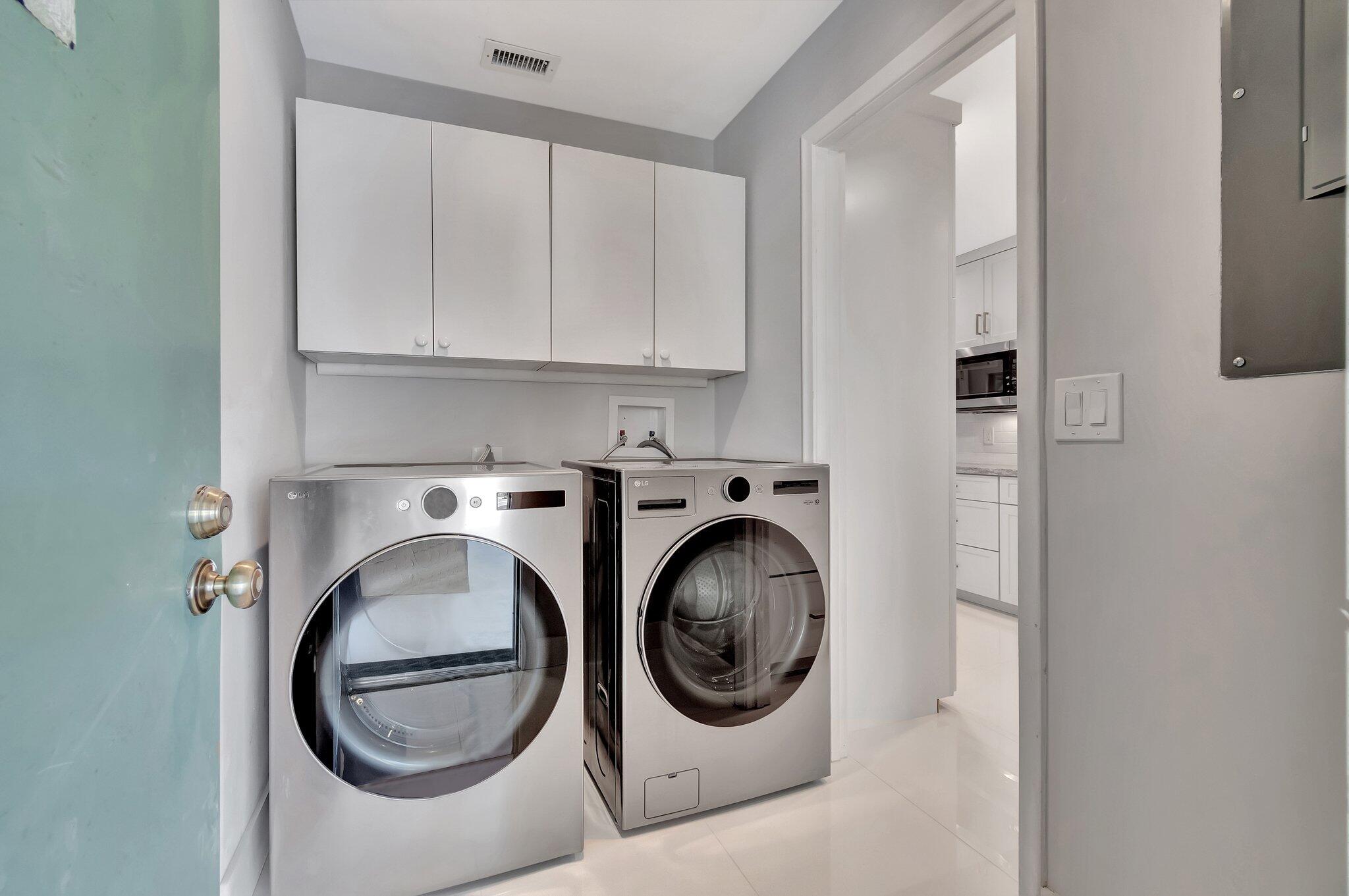 21886 Cypress Circle, Unit 33B Boca Raton, FL 33433 - Photo 13 of 59 laundry room off kitchen