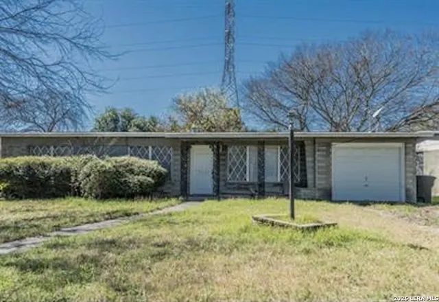 $1,700 | 7527 Dell Oak Drive, San Antonio, TX 78218