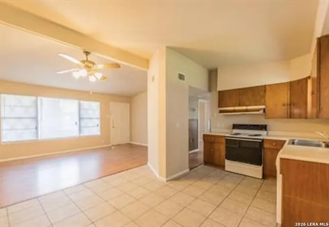 $1,700 | 7527 Dell Oak Drive, San Antonio, TX 78218