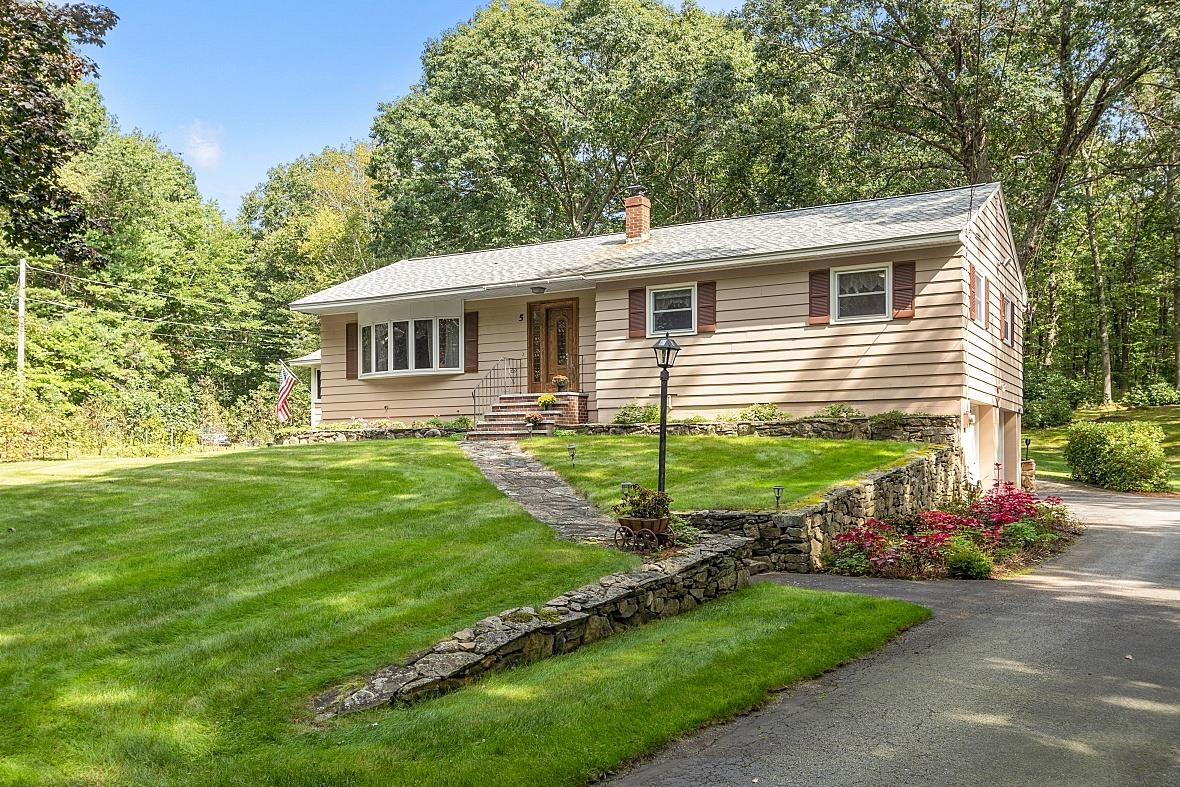 5 Marblehead Road Windham, NH 03087 - Photo 13 of 40