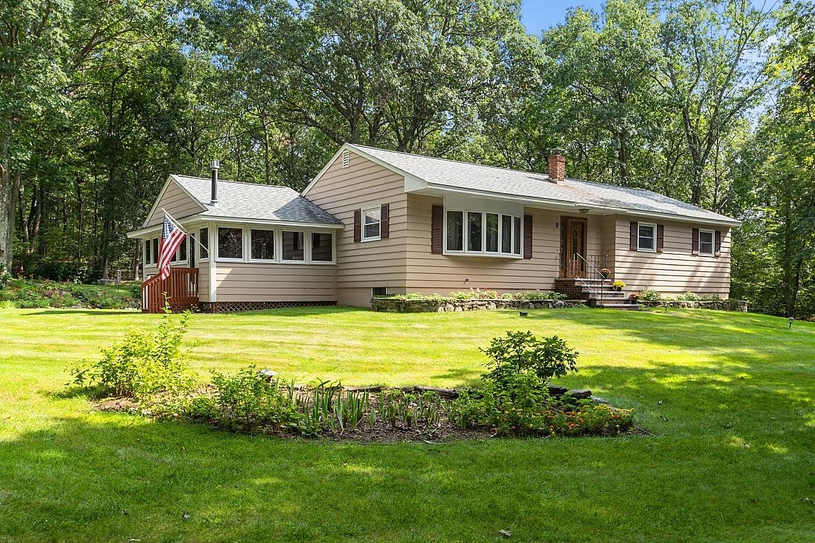 5 Marblehead Road Windham, NH 03087 - Photo 2 of 40