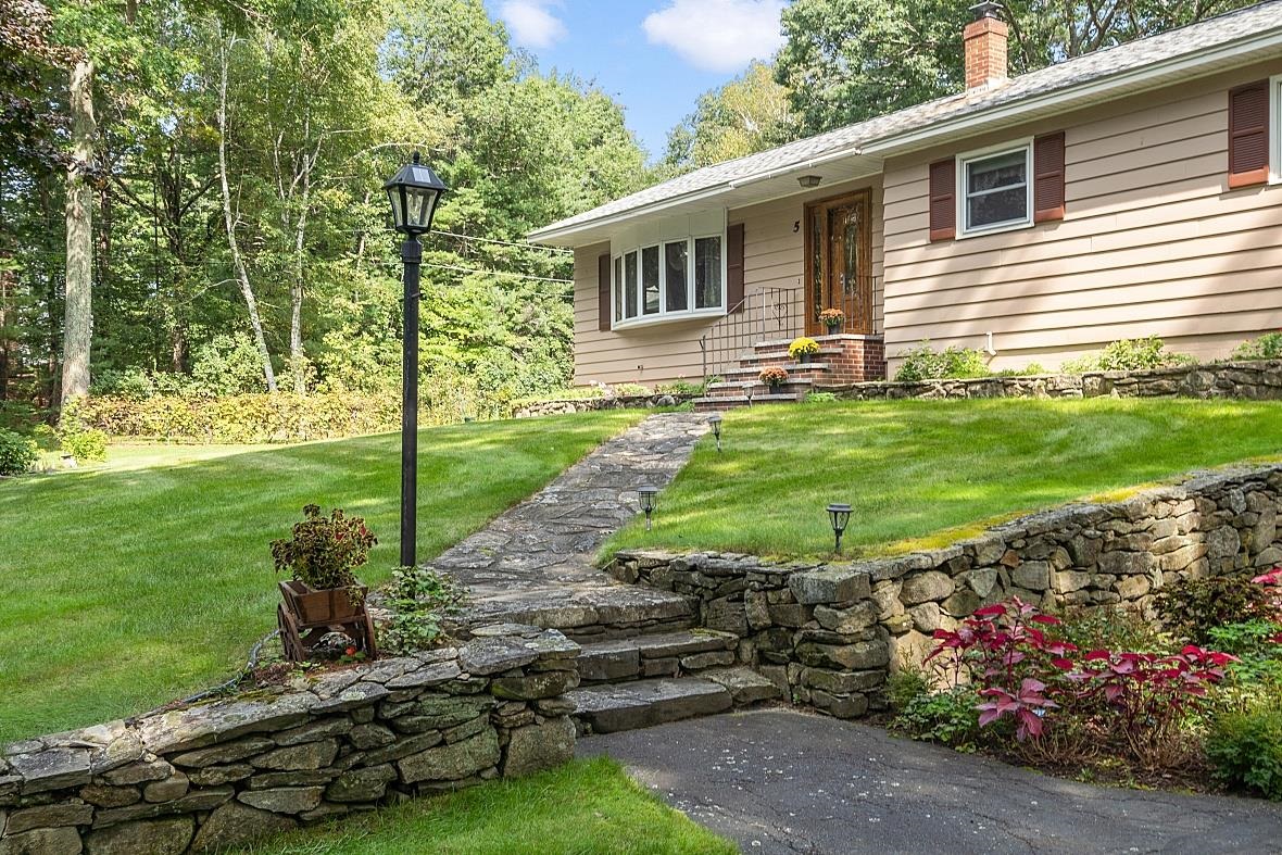 5 Marblehead Road Windham, NH 03087 - Photo 24 of 40